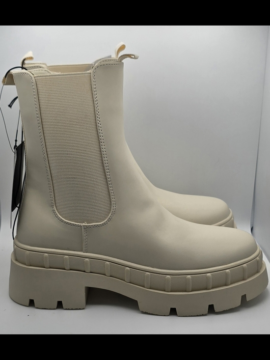 Forever 21 Shoes - Forever 21 Cream Platform Chelsea Boots for Women - Sleek Chunky Sole